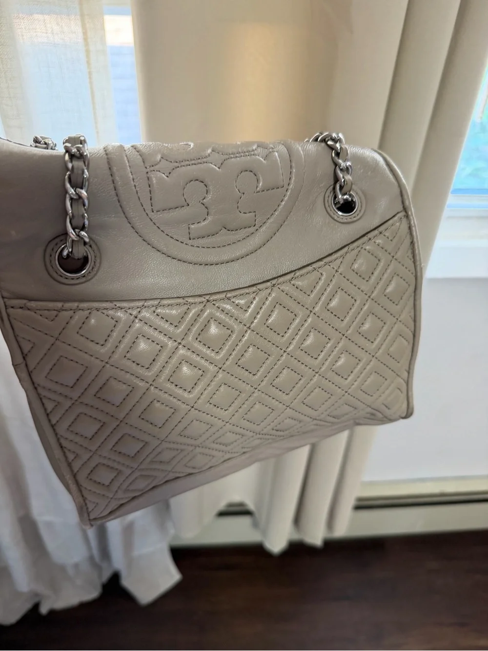 Tory Burch Fleming Quilted Leather Chain Shoulder Bag | Taupe Gray